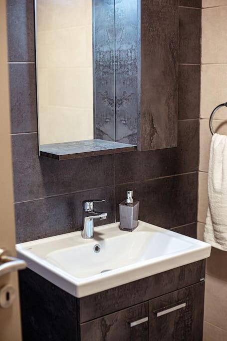 Stylish Seafront Spinola Apartment Saint Julian's 외부 사진