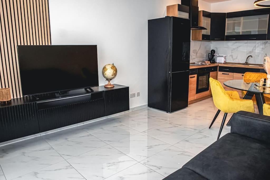 Stylish Seafront Spinola Apartment Saint Julian's 외부 사진